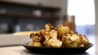 Фото рецепта: Жареная цветная капуста с асафетидой и зирой