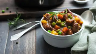 Фото рецепта: Жаркое с горохом и томленой говядиной