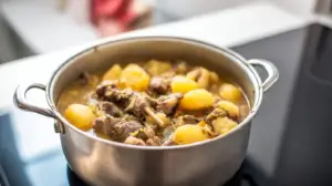Фото блюда: Желудки тушеные с картофелем в густом бульоне