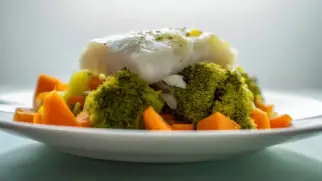 Фото рецепта: Зубатка с овощами на пару с брокколи и лимоном